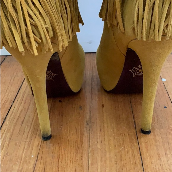 Yellow fringe boots - Picture 3 of 6